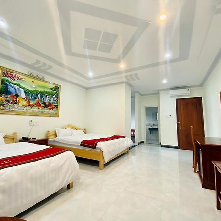 Khach San Hung Viet Hotel Kon Tum Buitenkant foto