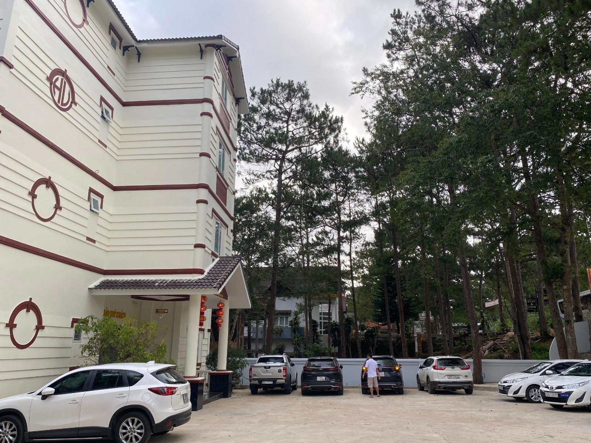 Khach San Hung Viet Hotel Kon Tum Buitenkant foto
